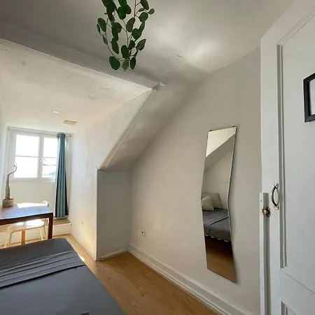 Santos Apartment In Central Lisbon With River View-3